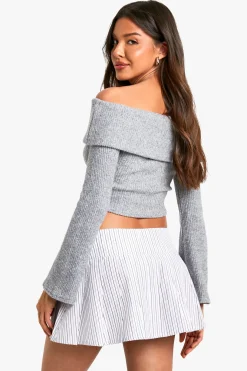 Jupe mini plissée à fines rayures et détail boutonné
