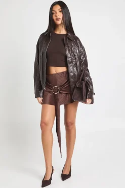 Jupe mini plissée taille mi-haute drapée avec garniture à anneaux
