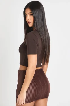 Jupe mini plissée taille mi-haute drapée avec garniture à anneaux