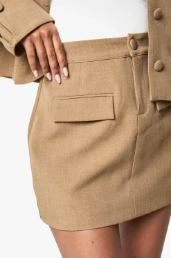 Jupe mini tissée ajustée avec poche avant