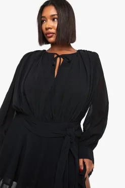 boohoo Jupe patineuse Plus en chiffon avec détail noué à l'avant et ourlet à volants<Femme Robes Patineuses|Robes À Manches Longues