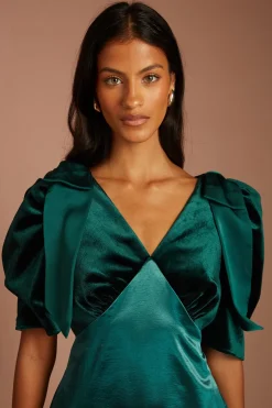 Jupe Satinée Petite Avec Bustier En Velours Et Nœud Contrasté