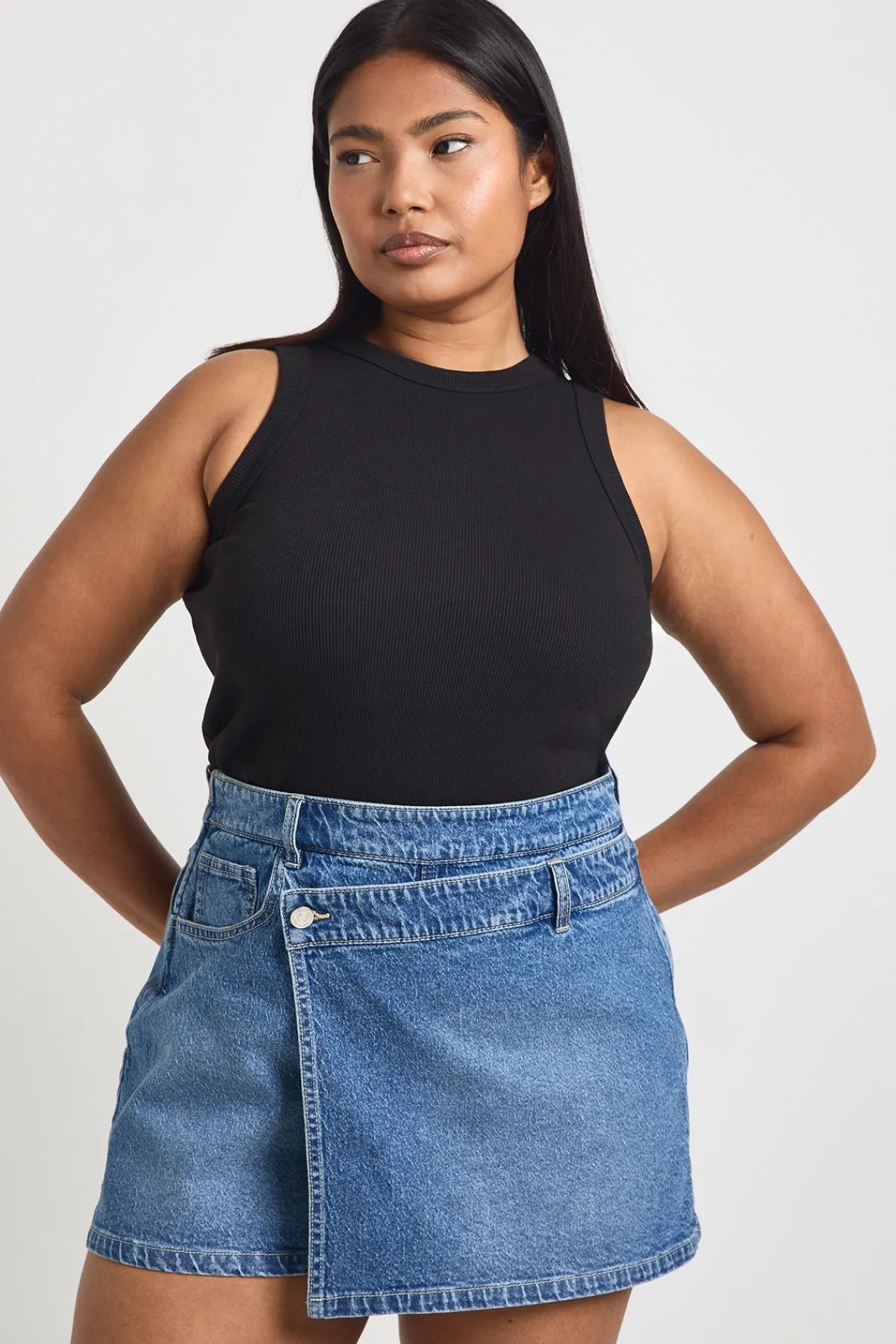 boohoo Jupe-short En Denim Grande Taille<Femme Denim|Shorts