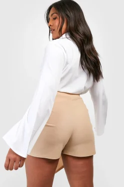 boohoo Jupe-short enveloppant avec détail de nœud Plus<Femme Shorts