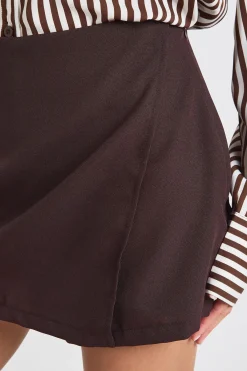 boohoo Jupe-short mini ajusté avec enroulement frontal<Femme Shorts