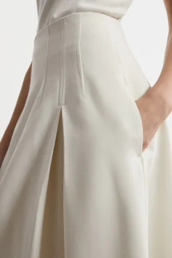 Jupe évasée de soirée en tissu stretch compact à détails de couture ajustée
