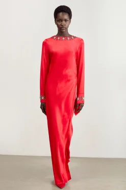 La robe maxi portefeuille en satin à bord brut ornée de cristaux The Founder