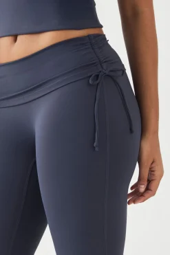 Legging Évasé Ultra Sculptant à Détails Froncés Latéraux DSGN Studio