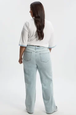 Le Jean Ample à Jambe Droite Grande Taille