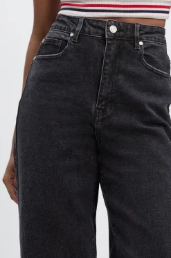 Le jean ample long à taille haute et coupe droite pour grandes tailles