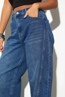 Le jean Barrel taille mi-haute pour personnes de grande taille