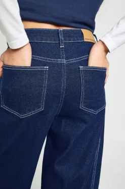 Le Jean Barrel Taille Moyenne Pour Grandes Tailles