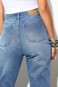 Le Jean Bootcut Évasé Taille Mi-haute Coupe Longue