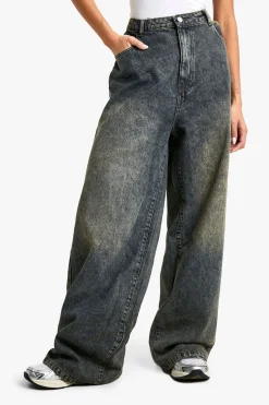 Le jean en denim à jambe droite