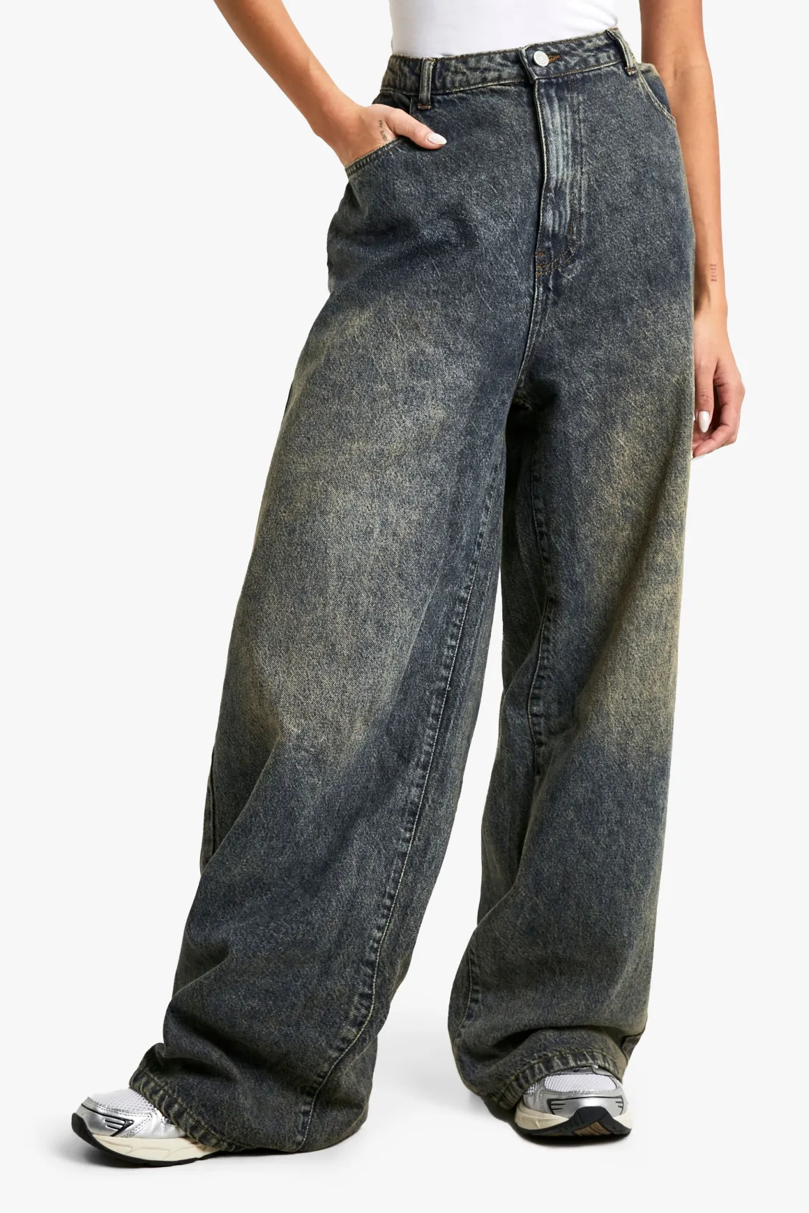 Le jean en denim à jambe droite