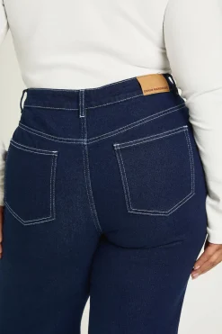 boohoo Le Jean Grande Taille Taille Haute Jambe Droite<Femme Denim|Jeans