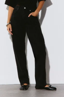 Le jean mom à taille haute