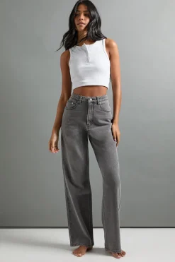 Le jean pour grandes personnes à taille haute et jambe droite