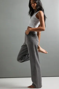 Le jean pour grandes personnes à taille haute et jambe droite