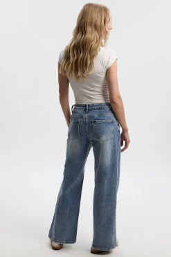 boohoo Le jean pour petites à taille mi-haute et jambes larges<Femme Denim|Jeans
