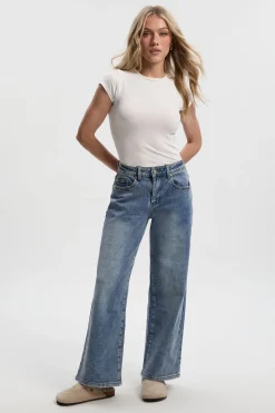 boohoo Le jean pour petites à taille mi-haute et jambes larges<Femme Denim|Jeans