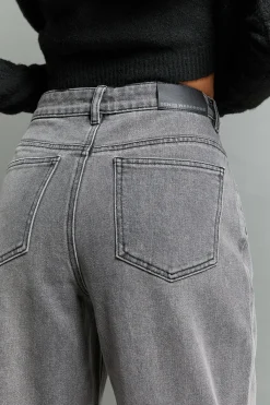 boohoo Le jean à taille haute et à jambe droite pour petites<Femme Denim|Jeans