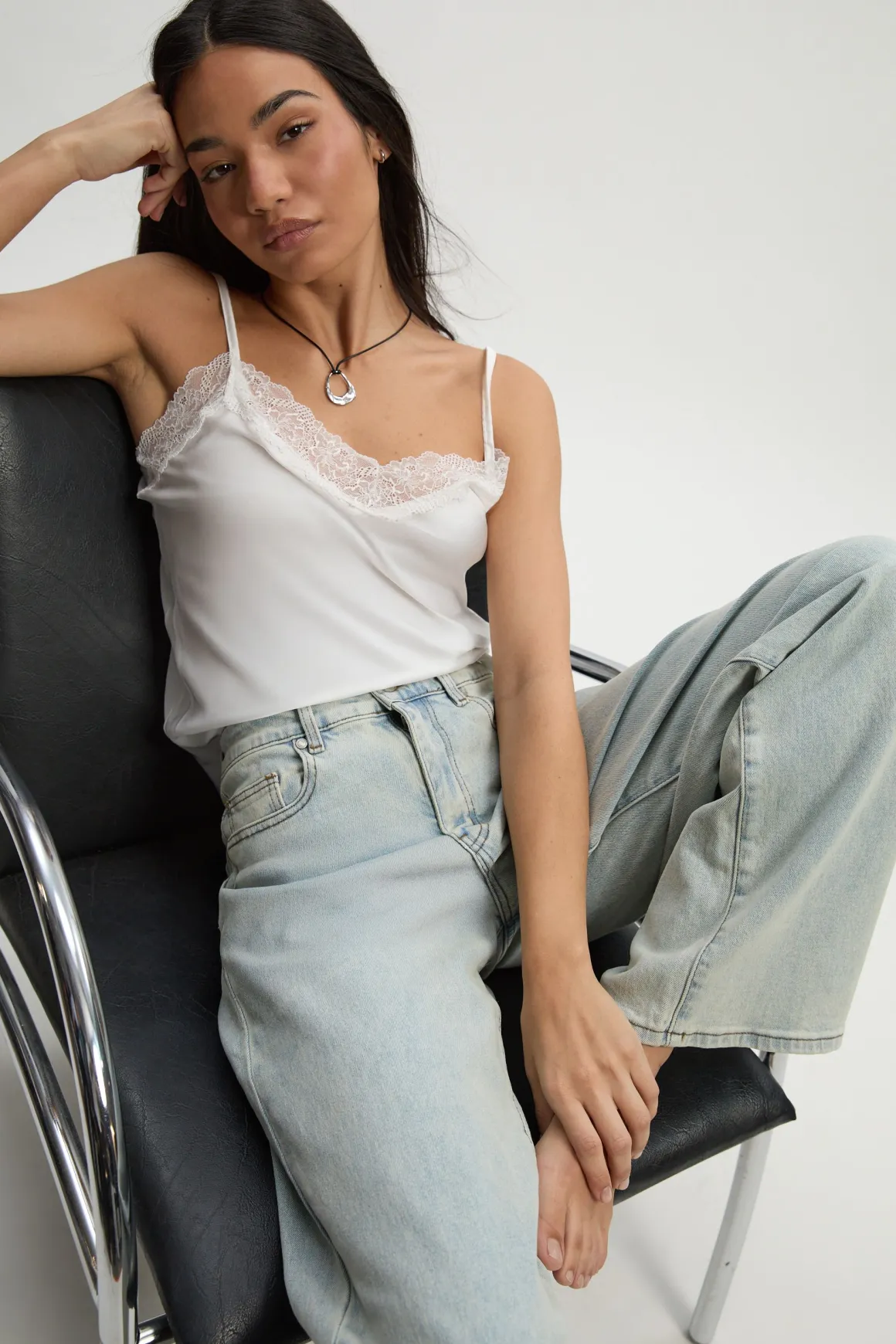 Le jean taille mi et jambe large
