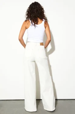 Le Jean Taille Moyenne Jambe Large