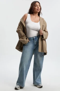 Le jean taille plus à mi-taille et jambes larges