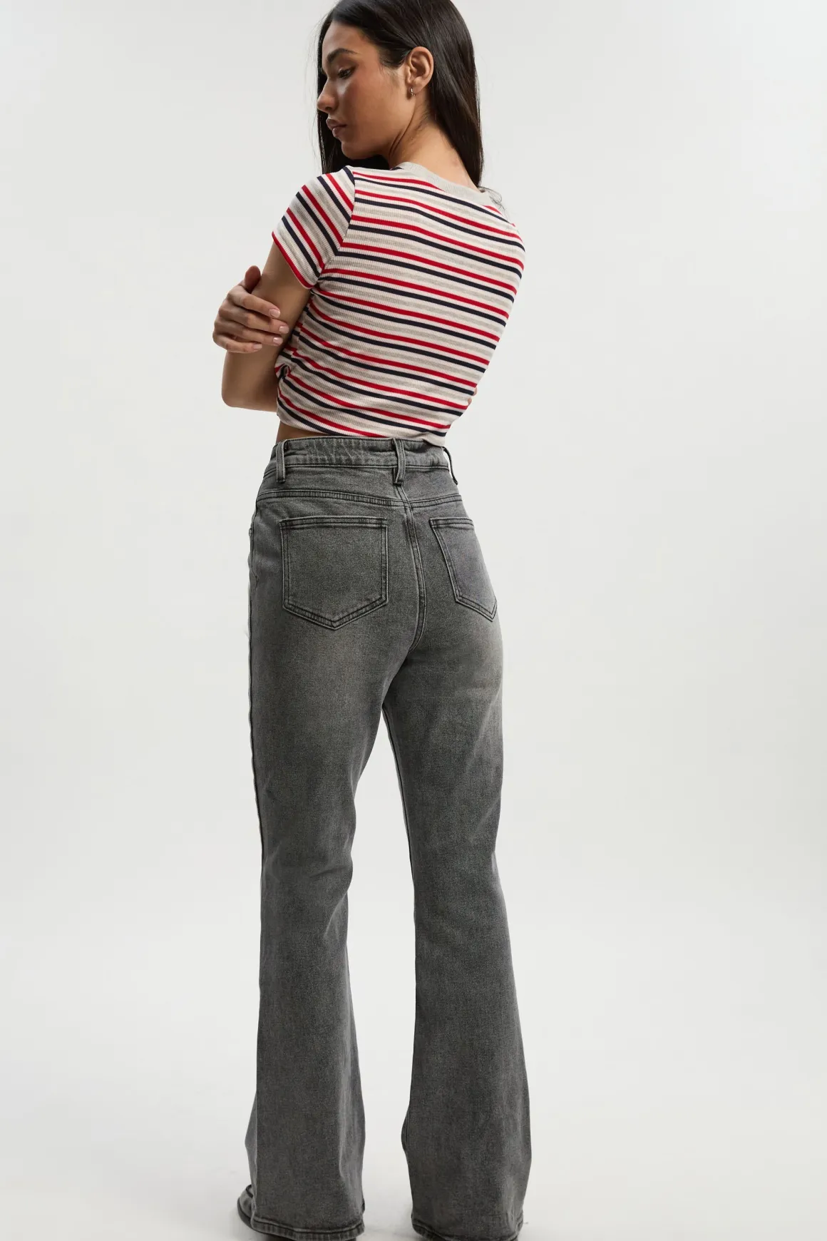 Le jean évasé à taille haute