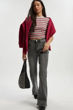 Le jean évasé à taille haute