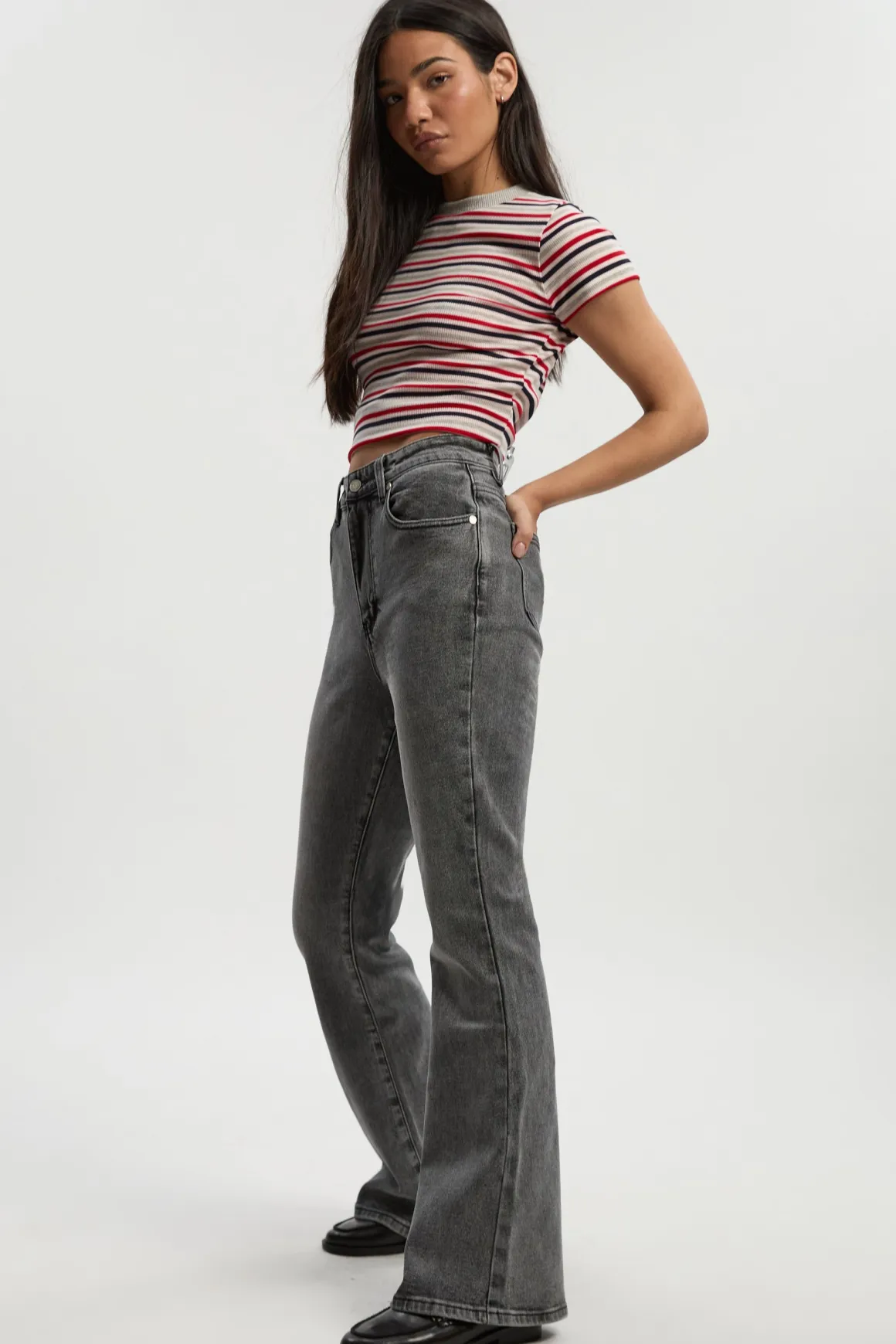 Le jean évasé à taille haute