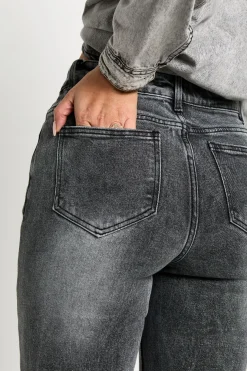 Le jean évasé à taille haute