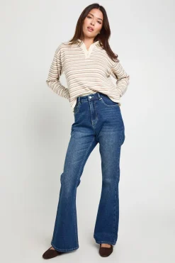 Le jean évasé à taille haute