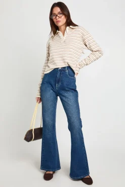 Le jean évasé à taille haute