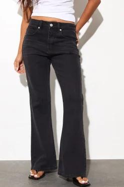 boohoo Le jean évasé à taille haute Petite<Femme Denim|Jeans