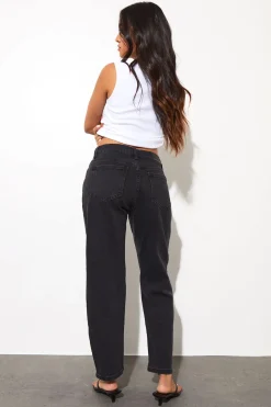 Le mom jean taille haute pour petites