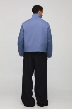 Mac oversize à la coupe carrée, doté d'un col et d'une fermeture éclair quarter zip