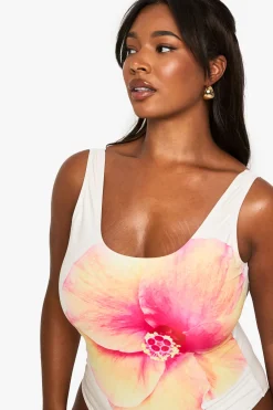 boohoo MAILLIT DE BAIN UNE PIÈCE SCOOP À IMPRIMÉ FLORAL (GRANDE TAILLE)<Femme Maillots De Bain|Tenues De Plage