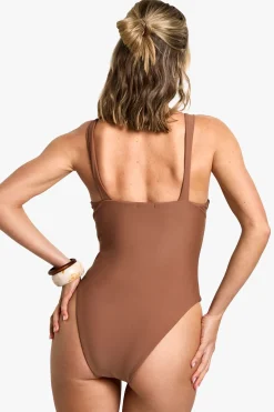 Maillot de bain à armatures avec bonnets froncés et garniture coquillage
