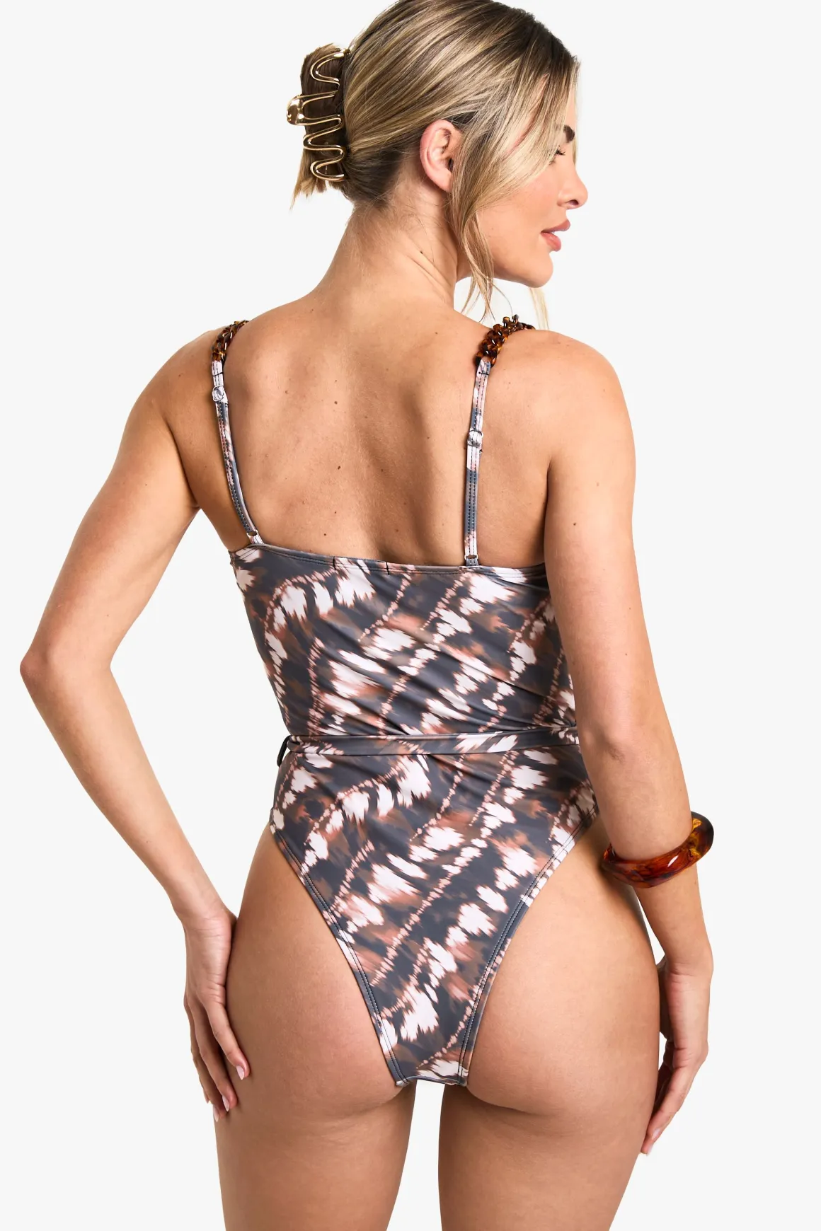 Maillot de bain à armatures, imprimé batik tie-dye, bretelles chaîne nouées à l'avant