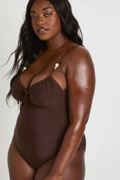 boohoo Maillot De Bain Balconnet Grande Taille Avec Détail De Perles<Femme Looks Chocolat|Tenues De Plage
