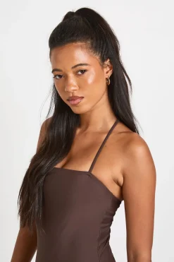 boohoo Maillot De Bain Bandeau Plongeant À Licou Avec Ornements Perlés<Femme Looks Chocolat|Tenues De Plage