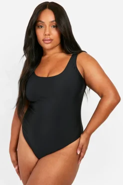 Maillot de bain à contrôle du ventre, col scoop pour tailles plus