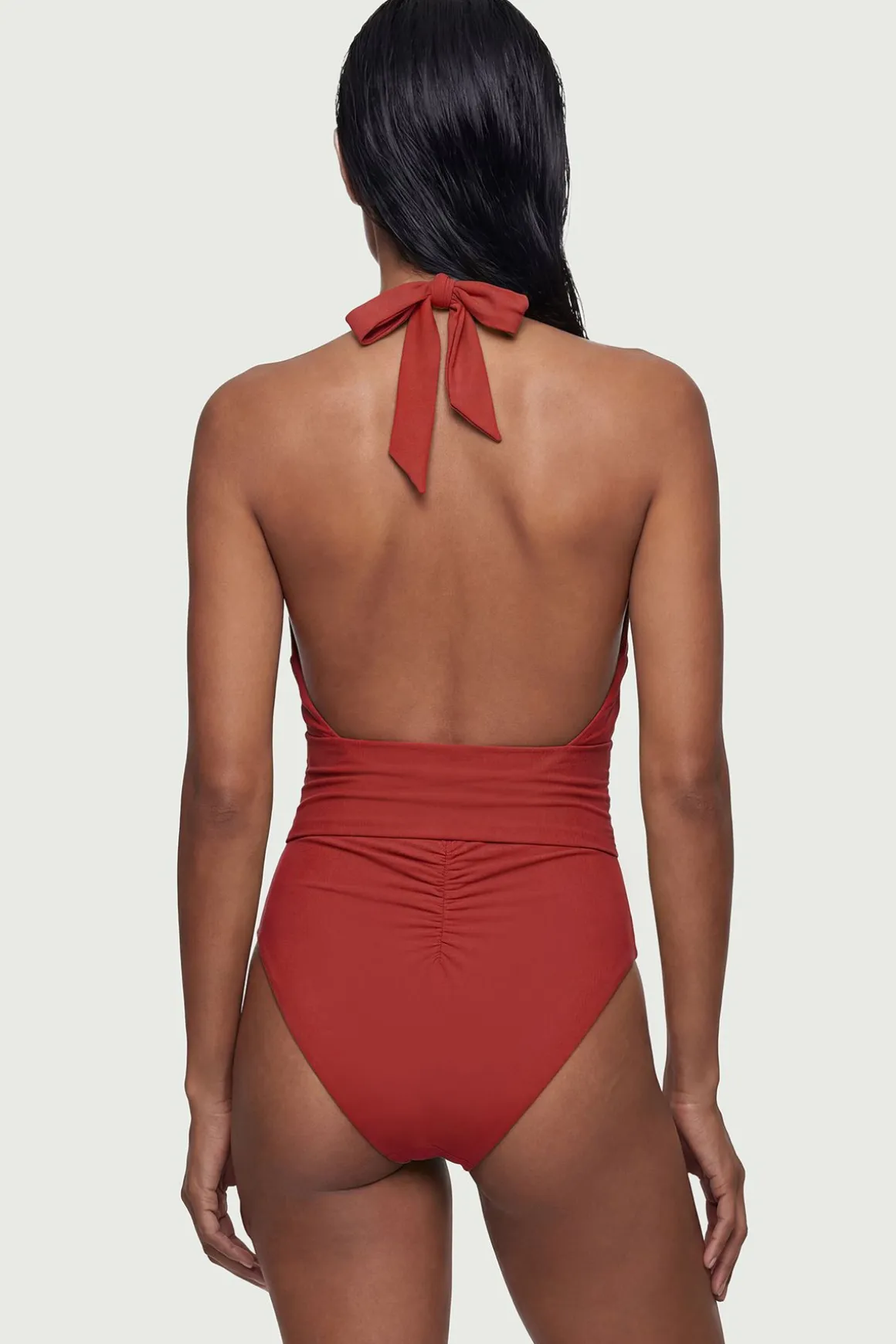 Maillot de Bain Décolleté Plongeant avec Col Licou et Détail Métallique