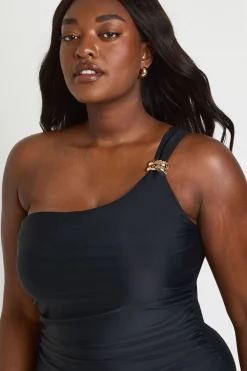 boohoo Maillot De Bain Grande Taille Une Épaule Froncé Avec Détails Dorés<Femme Maillots De Bain|Tenues De Plage