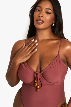 boohoo Maillot de bain grande taille à nouer sur le devant orné de perles<Femme Maillots De Bain|Tenues De Plage
