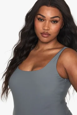 Maillot de bain grande taille à encolure carrée