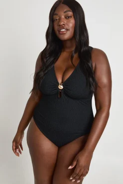 boohoo Maillot De Bain Grande Taille À Décolleté Plongeant Avec Détail Coquillage Et Tissu Froissé<Femme Maillots De Bain|Tenues De Plage