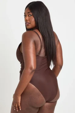 boohoo Maillot De Bain Grande Taille À Décolleté Plongeant Avec Anneau Et Contrôle Du Ventre<Femme Looks Chocolat|Tenues De Plage